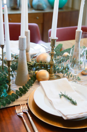 Last minute table setting ideas for the holidays - Simple Holiday Setting
