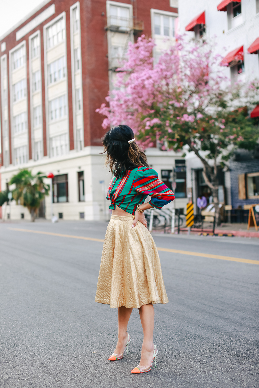 A Vintage Splendor Styles a Vintage Gold Skirt Outfit Ideas